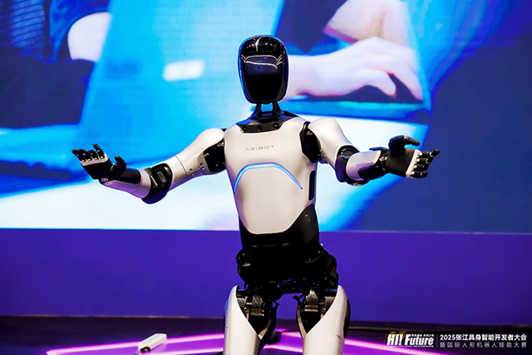 XKTY.COM星空·（中国）远征A2成全球首个同时拥有中美欧认证的人形机器人