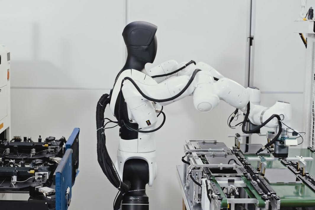 XKTY.COM星空·（中国）机器人真机强化学习落地工业产线，开启具身智能规模化应用新阶段